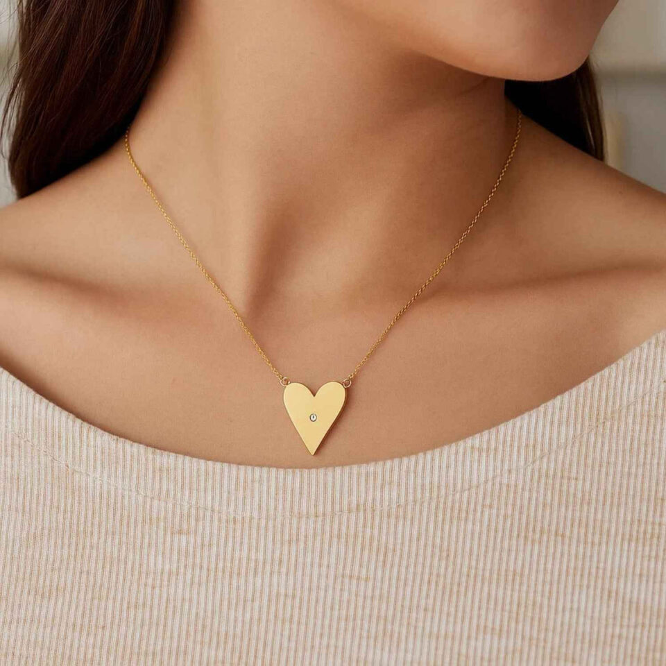 Heart necklace in solid 14K yellow gold, view 4