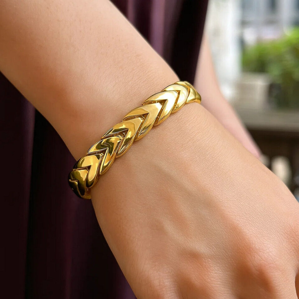 14K Yellow Gold Chevron Link Bangle, 10 mm
