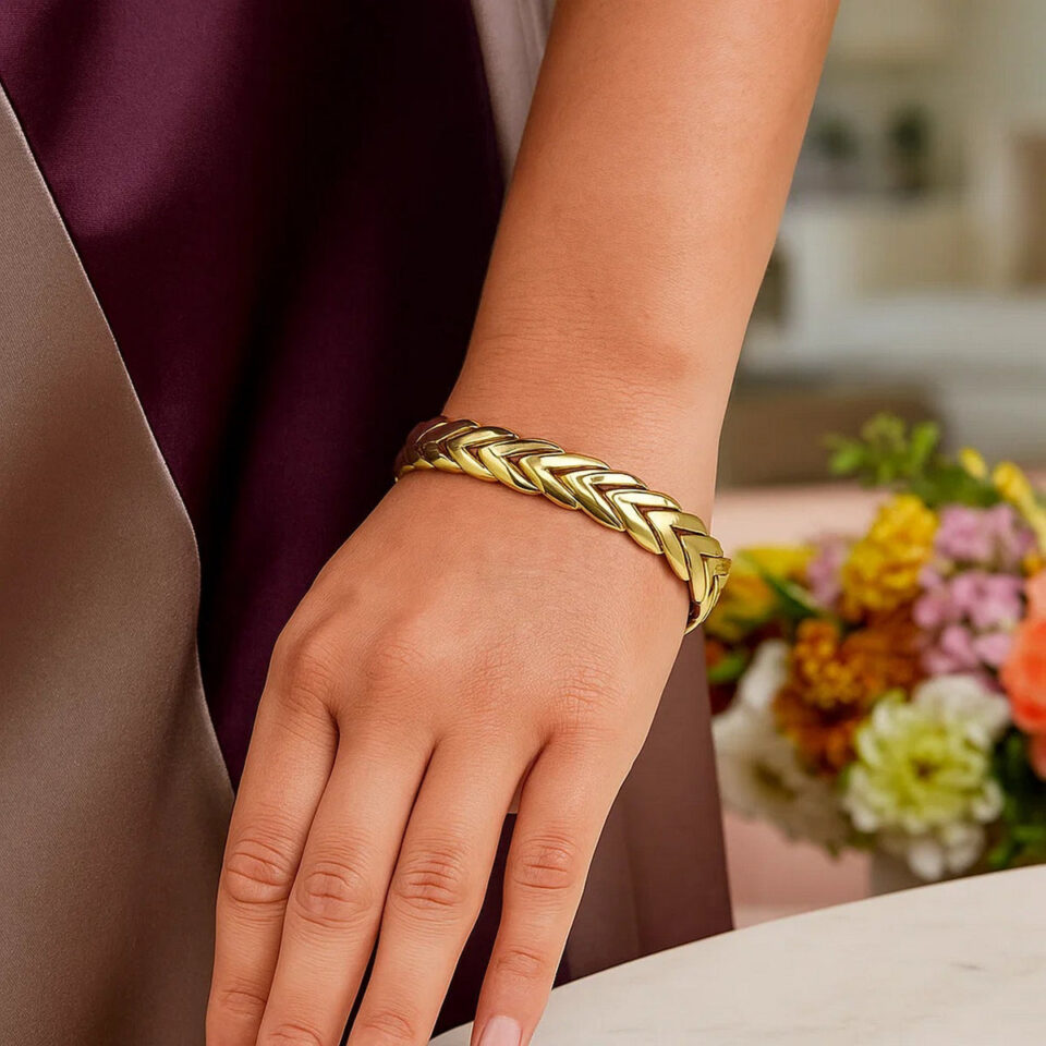 14K Yellow Gold Chevron Link Bangle, 10 mm