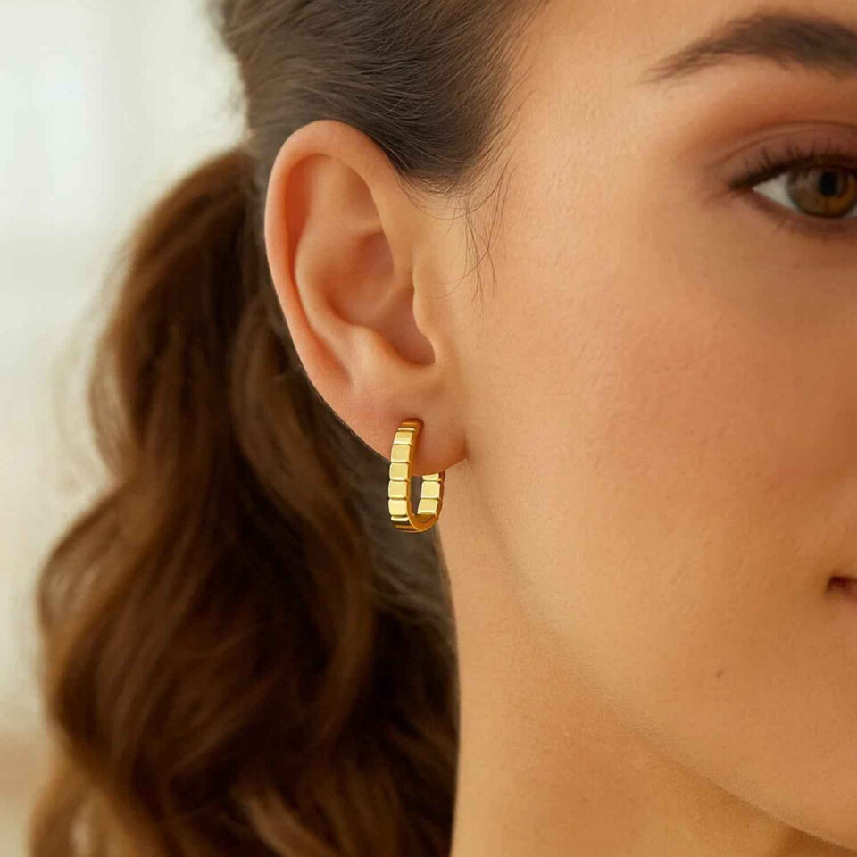 14K Yellow Gold Oval Hoop Earrings