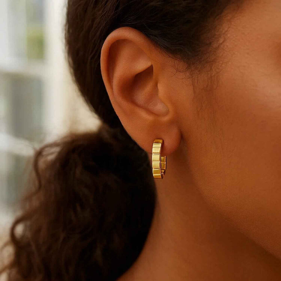 14K Yellow Gold Oval Hoop Earrings