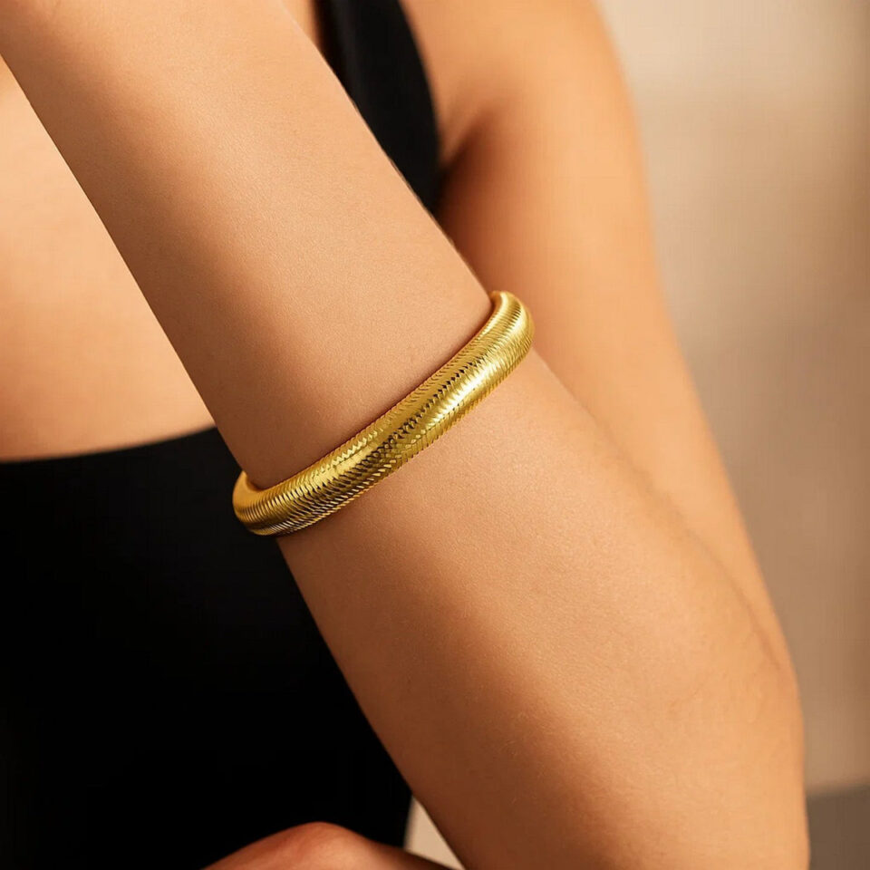 14K Yellow Gold Large Stretch Mesh Bracelet