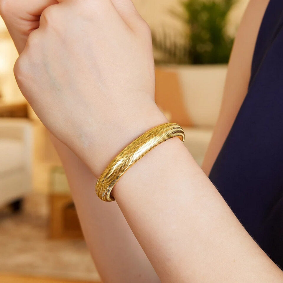 14K Yellow Gold Large Stretch Mesh Bracelet