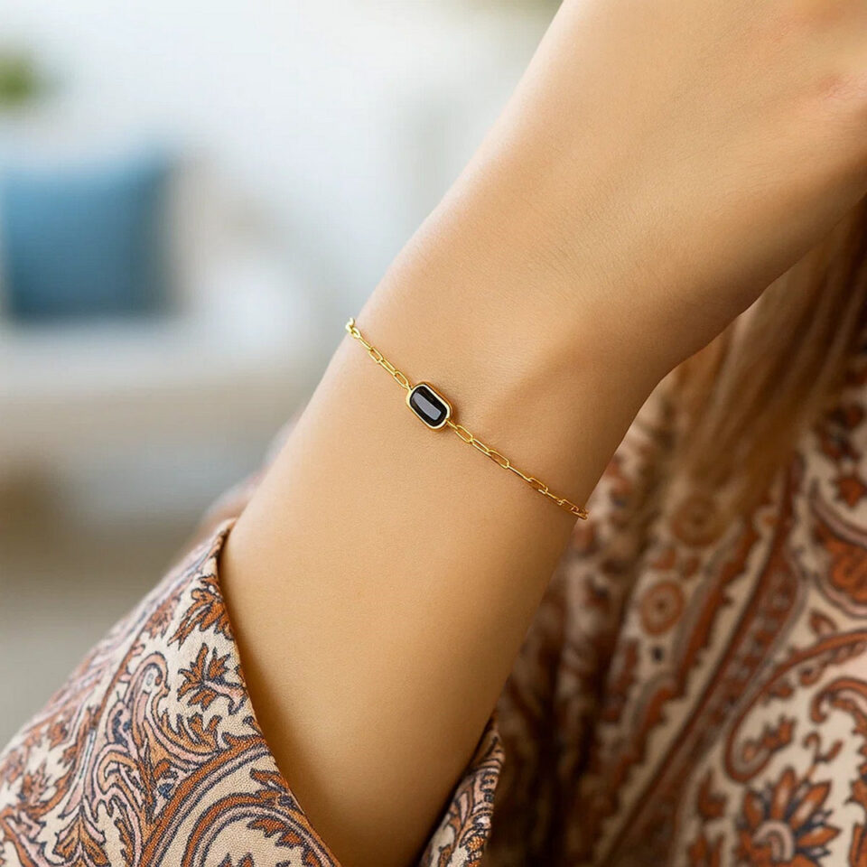 Garnet paperclip bracelet in solid 14K yellow gold, view 4