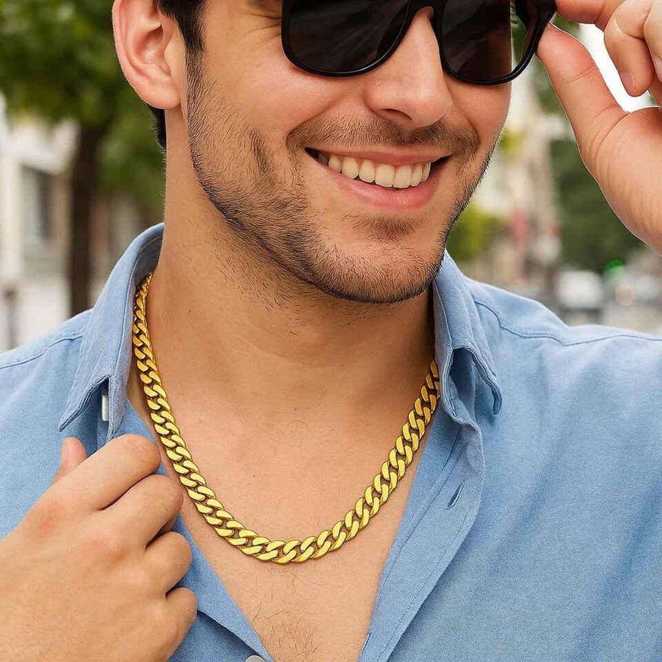 Polished curb necklace in solid 14K yellow gold, view 3