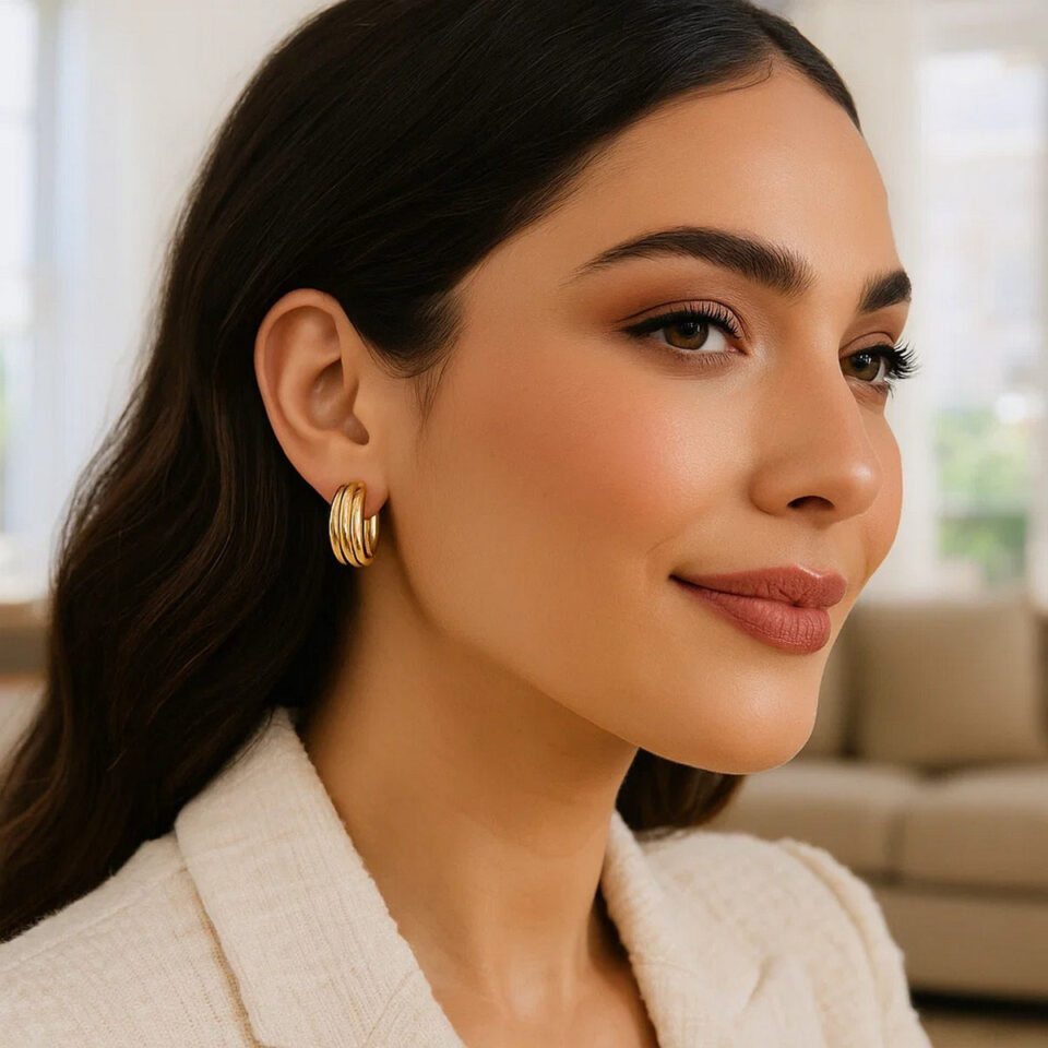 Ribbed hoop earrings in solid 14K yellow gold, view 2